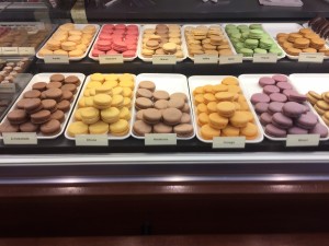 vienna nachsmarkt macaroons 3635 33487724376 o